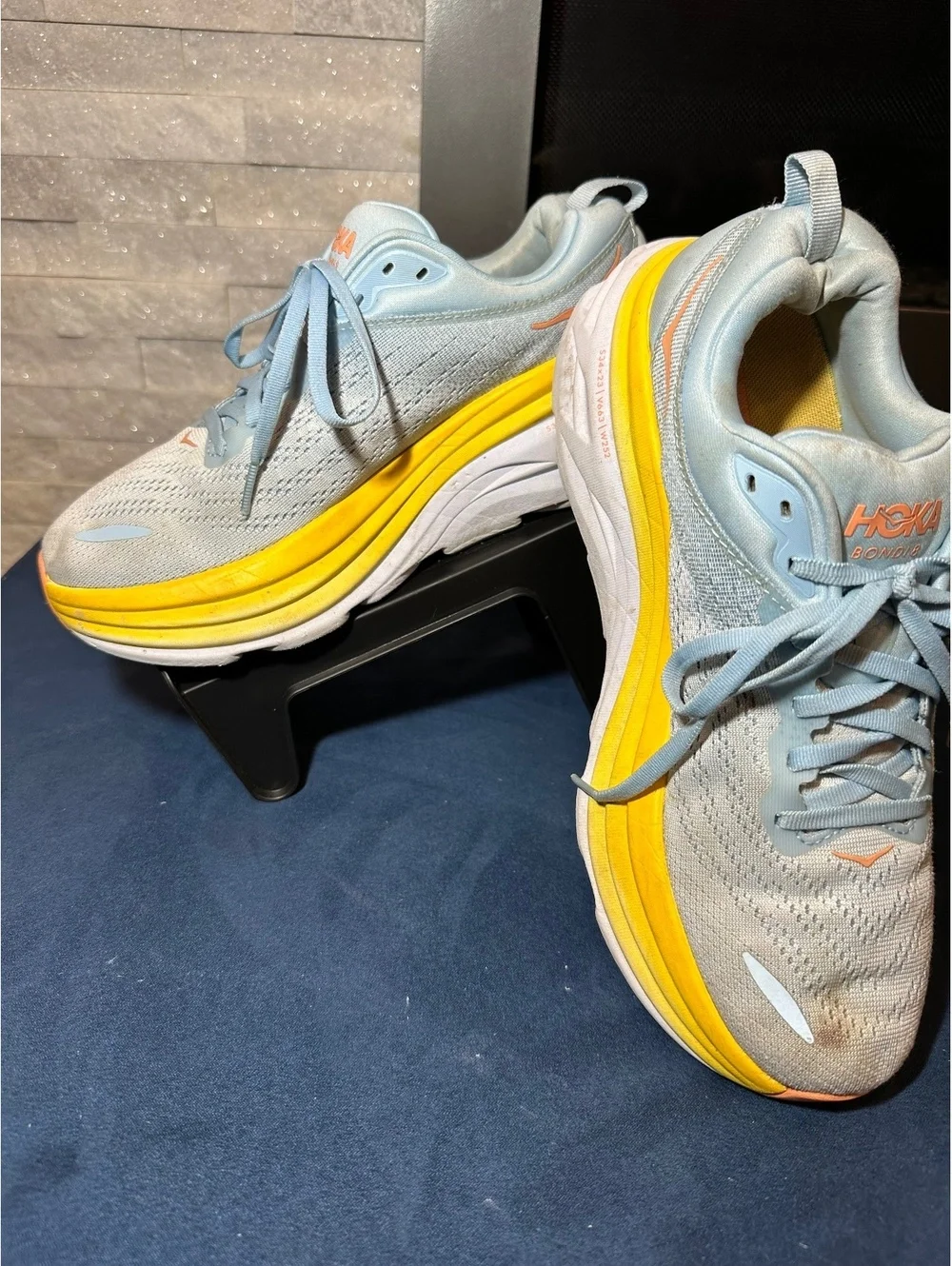 HOKA ONE ONE Bondi 8 Women's Running Shoes Size 10B Light Blue Yellow